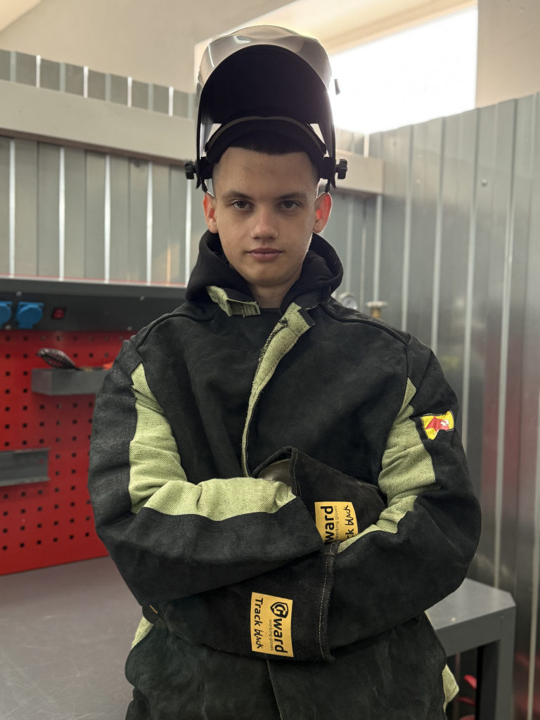 Низаметдинов Сергей Дмитриевич 2 курс КТТ Портрет 1 профессионала.jpg